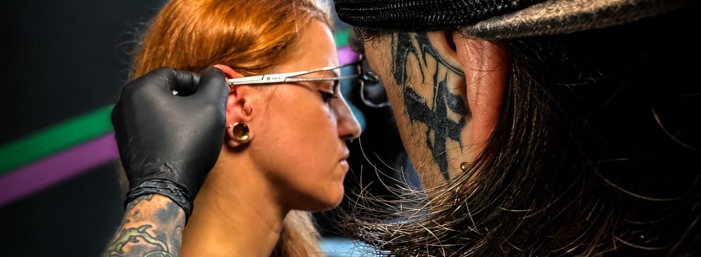 Professionelles Ohrpiercing bei Paradize INK in Mömlingen